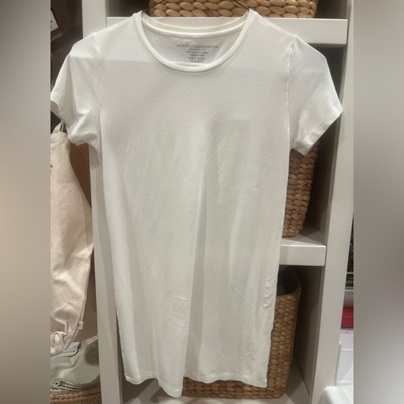 Majestic Fitted Short Sleeve T-Shirt size 1 - Picture 1 of 3